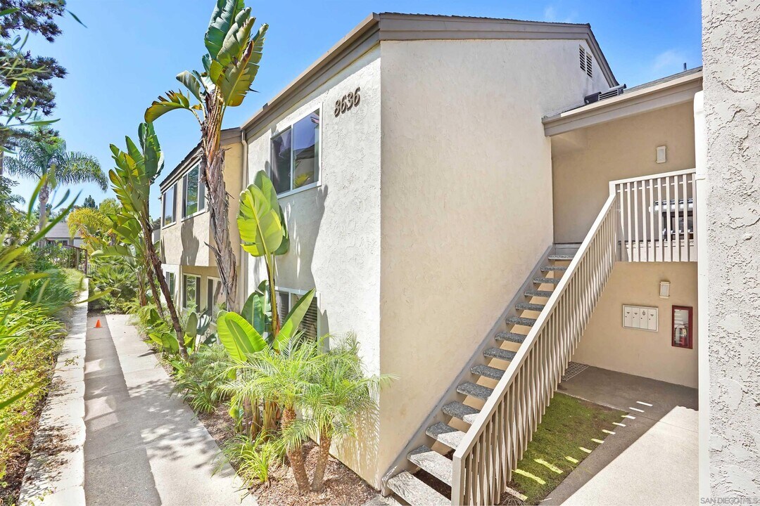 8636 Via Mallorca in San Diego, CA - Building Photo