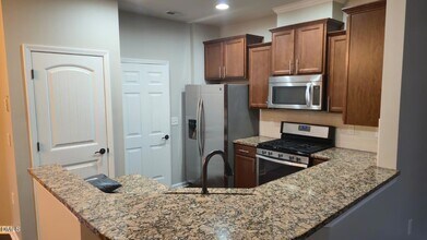 102 Brier Crossings Loop, Unit 15 in Durham, NC - Foto de edificio - Building Photo