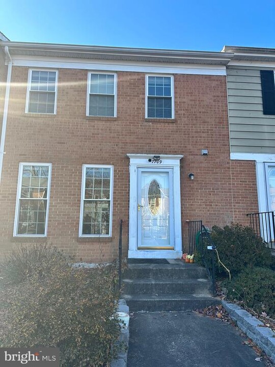 7709 Norsham Ln in Falls Church, VA - Building Photo