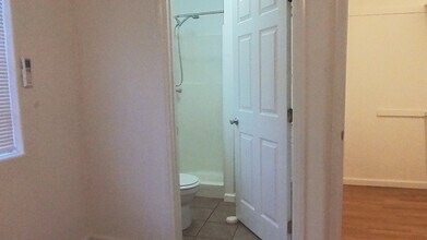 17846 Tribune St in Granada Hills, CA - Foto de edificio - Building Photo