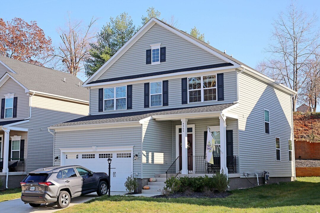 4364 Sunset Dr in Charlottesville, VA - Building Photo