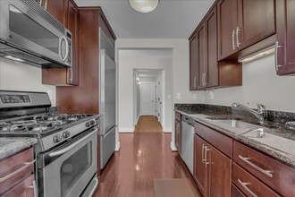 411 S Old Woodward Ave, Unit 712 in Birmingham, MI - Building Photo - Building Photo