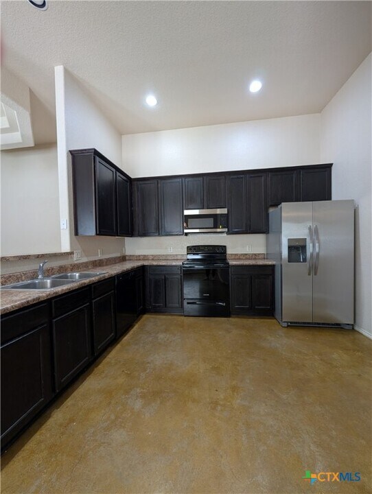 208 Anne Louise Dr in New Braunfels, TX - Building Photo