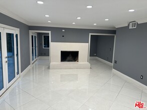 18162 Sweet Elm Dr in Los Angeles, CA - Foto de edificio - Building Photo