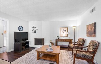 1641 S Pomona Ave, Unit D37 in Fullerton, CA - Building Photo