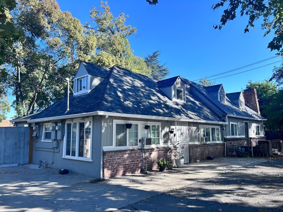 1933 Los Robles Blvd in Sacramento, CA - Building Photo