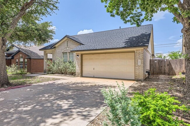 2451 Roundabout Ln in Round Rock, TX - Building Photo - Building Photo