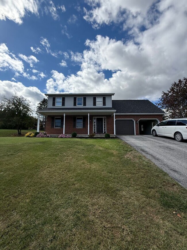 1560 Buttercup Dr in Chambersburg, PA - Building Photo - Building Photo