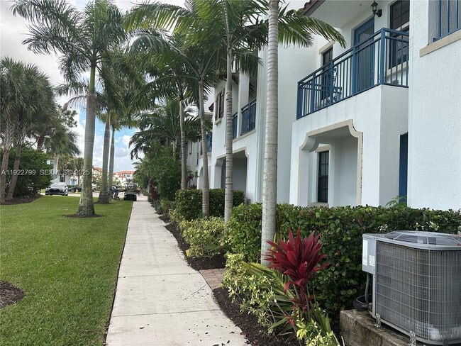 11718 SW 13th Ct in Pembroke Pines, FL - Building Photo - Building Photo