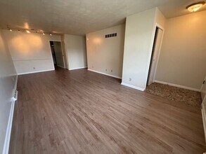 3822 North Sheridan Knolls Court in Peoria, IL - Building Photo - Building Photo