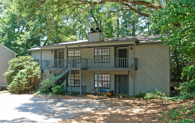 2048 Watson Way in Tallahassee, FL - Foto de edificio - Building Photo