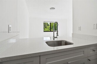 11098 SW 107th St in Miami, FL - Building Photo - Building Photo