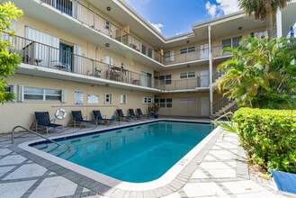2400 S Ocean Dr in Hollywood, FL - Building Photo - Building Photo