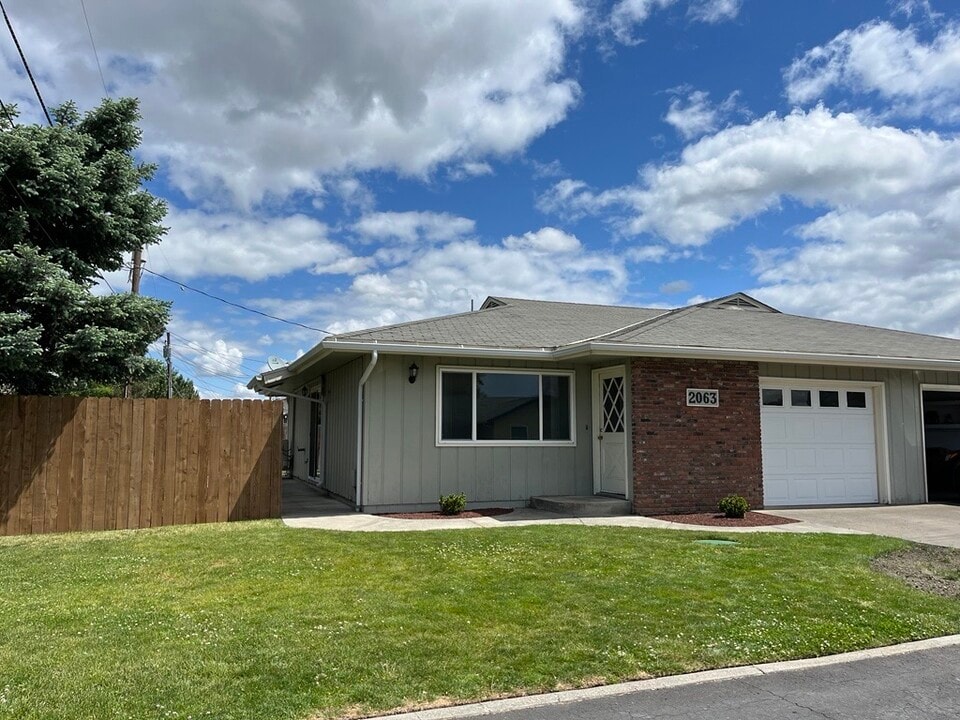 2063 Parish St in Walla Walla, WA - Foto de edificio