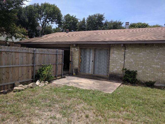 144 Crestwood Blvd in Desoto, TX - Foto de edificio - Building Photo