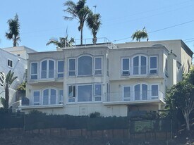 8120 Billowvista Dr in Playa Del Rey, CA - Building Photo