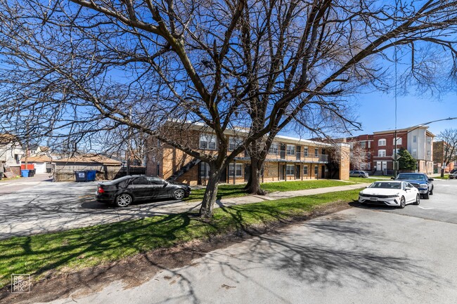 2920-2922 E 90th St in Chicago, IL - Foto de edificio - Building Photo