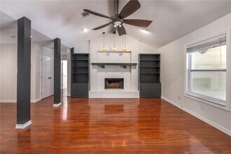 507 San Jacinto St in Lockhart, TX - Foto de edificio - Building Photo