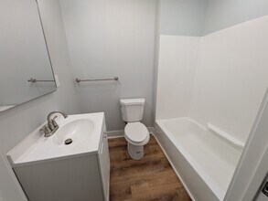 516 Halsey Ave in Pittsburgh, PA - Building Photo - Building Photo