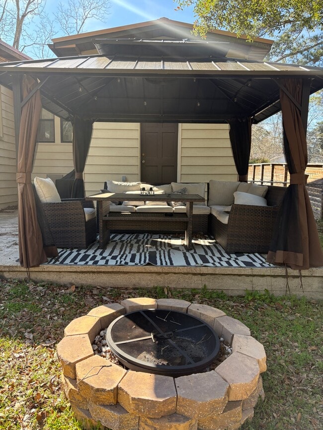 property at 2113 E Dellview Dr