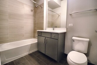 803 S Clark St in Chicago, IL - Foto de edificio - Building Photo