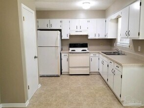 5675 Vestavia Ln in Pensacola, FL - Building Photo - Building Photo