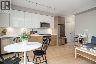 22 E Royal Ave in New Westminster, BC - Building Photo - Building Photo