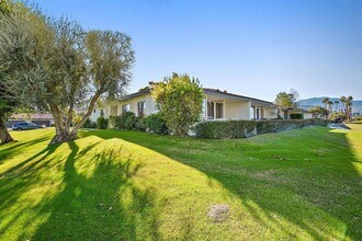 150 Avenida Las Palmas in Rancho Mirage, CA - Building Photo - Building Photo