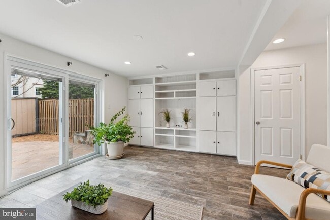 9769 Lakepointe Dr in Burke, VA - Building Photo - Building Photo