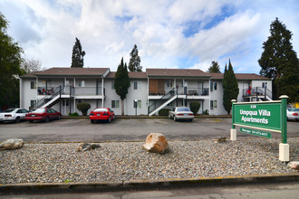 Umpqua Villa Apartments in Roseburg, OR - Building Photo - Building Photo