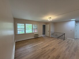 2710 South Rd in Poughkeepsie, NY - Building Photo