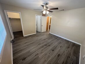 438 Willow Dr-Unit -B in Bakersfield, CA - Building Photo - Building Photo