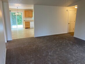 636 Blair Ct NE in Salem, OR - Building Photo - Building Photo