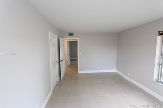 8005 Lake Dr-Unit -212 in Doral, FL - Building Photo - Building Photo