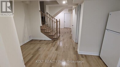 1198 Rexton Dr in Oshawa, ON - Building Photo - Building Photo