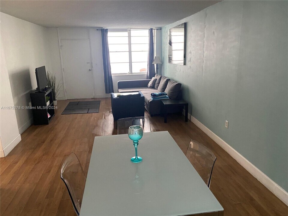 1732 Meridian Ave, Unit 502 in Miami Beach, FL - Building Photo
