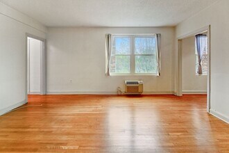 3051 Idaho Ave NW in Washington, DC - Building Photo - Building Photo