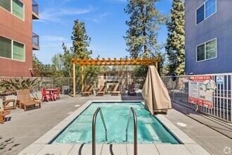 Legacy Apartments in Northridge, CA - Foto de edificio - Building Photo