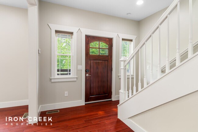 54 Barebridge Hills Dr in Asheville, NC - Foto de edificio - Building Photo
