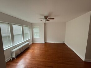 5521 W Farragut Ave in Chicago, IL - Building Photo - Building Photo