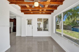 924 N 30th Rd in Hollywood, FL - Foto de edificio - Building Photo