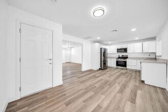 3330 E Gelding Dr in Phoenix, AZ - Building Photo - Building Photo