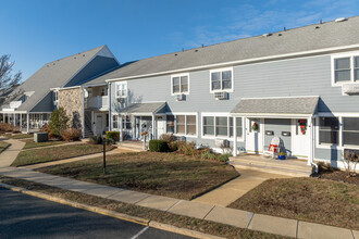 Breakwater Cove in Monmouth Beach, NJ - Building Photo - Building Photo