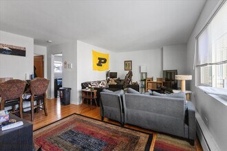 6719 N Hermitage Ave in Chicago, IL - Building Photo - Building Photo