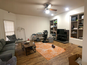 3200 Duval St, Unit 308 in Austin, TX - Building Photo - Building Photo