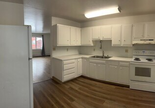 537 E 24th Ave in Anchorage, AK - Building Photo - Building Photo