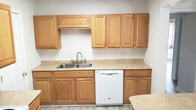 215 Hawthorne Cir in Fort Walton Beach, FL - Building Photo - Building Photo