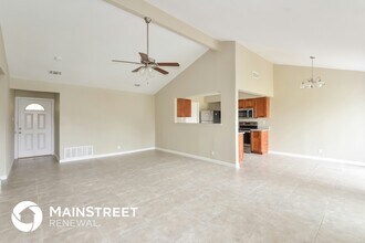 7555 Lincoln Village Dr in San Antonio, TX - Building Photo - Building Photo