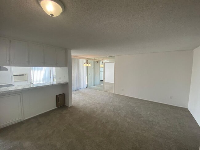 6924 Hyde Park Dr in San Diego, CA - Building Photo - Building Photo