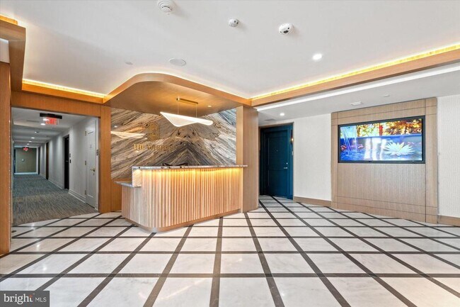 property at 811 N Columbus St